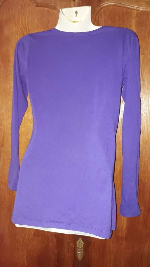 LADIES: PURPLE T-SHIRT - MAKE: NO MAKE - SIZE: NO SIZE