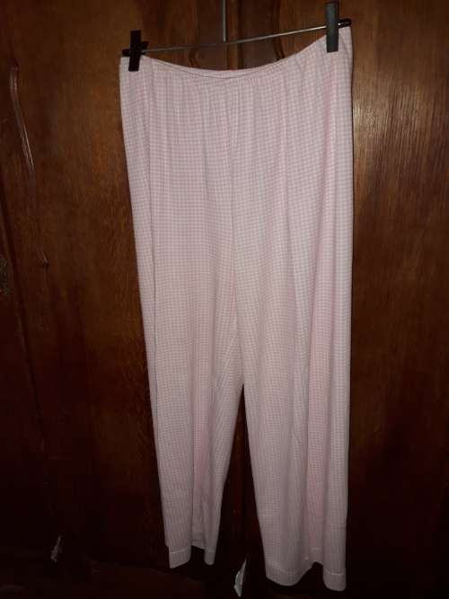 LADIES: 2 PIECE PINK PAJAMAS - MAKE: SEQUEL - SIZE: L