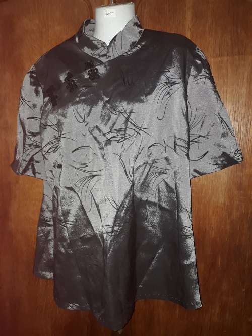 LADIES: GREY TOP - MAKE: NO MAKE  - SIZE: NO SIZE