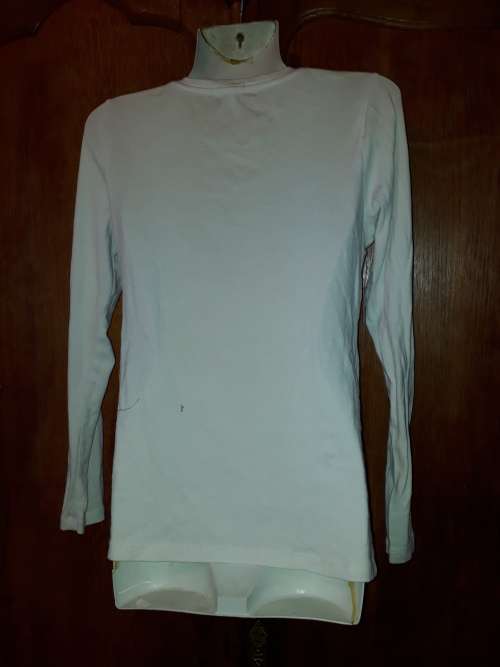 LADIES: WHITE LONG SLEEVED T-SHIRT - MAKE: PREMIUM CHEROKEE - SIZE: M