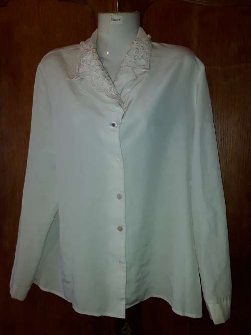 LADIES: WHITE BLOUSE - MAKE: MILADY'S - SIZE: 36/92=97CM