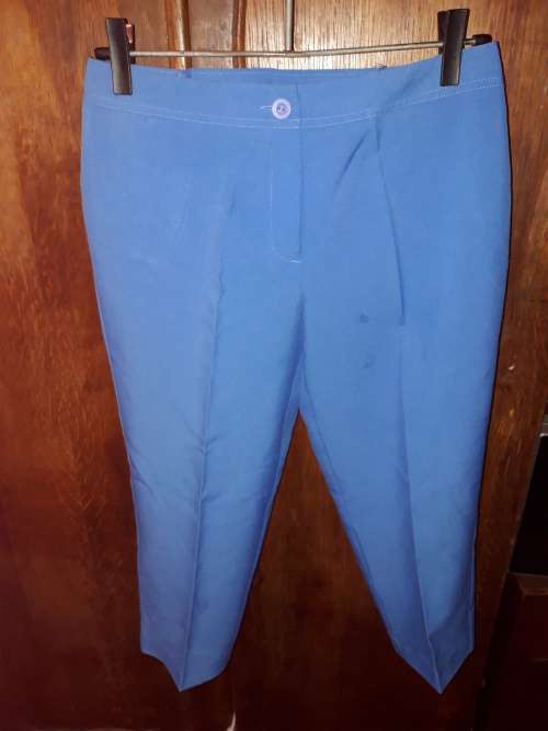 COVID 19 SPECIAL! LADIES: BLUE 3/4 PANTS - MAKE: CONTEMPO - SIZE: 10