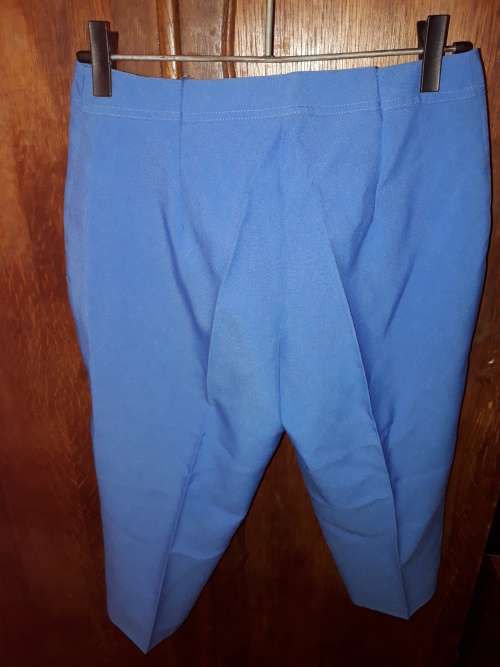 COVID 19 SPECIAL! LADIES: BLUE 3/4 PANTS - MAKE: CONTEMPO - SIZE: 10