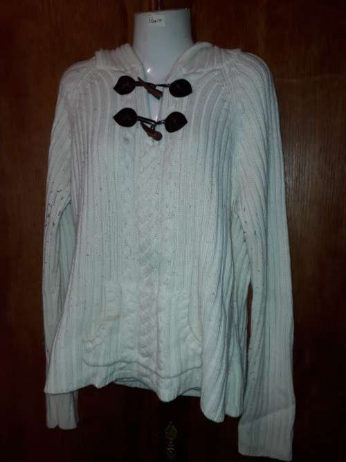 LADIES: WHITE JERSEY WITH A HOODIE - MAKE: NO MAKE - SIZE: NO SIZE