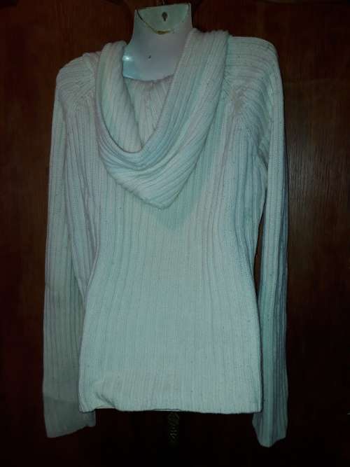 LADIES: WHITE JERSEY WITH A HOODIE - MAKE: NO MAKE - SIZE: NO SIZE