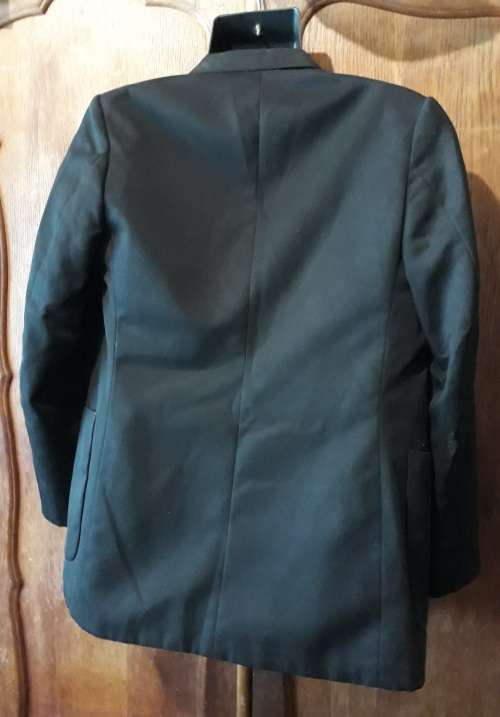 BOYS: BLACK BLAZER - MAKE: WALSTAN - SIZE: NO SIZE BUT SZYS 84