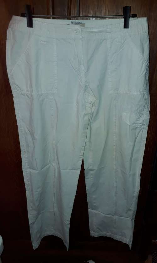 COVID 19 SPECIAL! LADIES: WHITE PANTS - MAKE: REAL - SIZE: 12