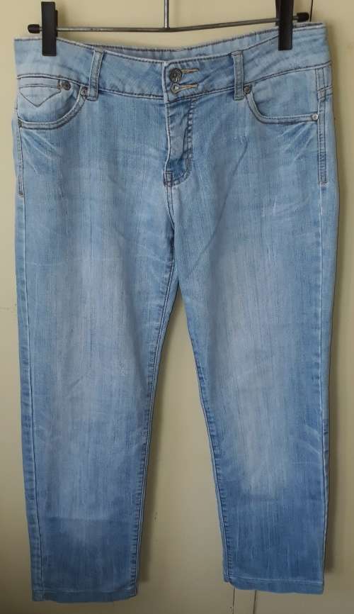 BOYS/LADIES: FADED BLUE JEANS - MAKE: RE - BOY FIT LOW RISE - SIZE: NO SIZE BUT LOOKS SMALL 8-10