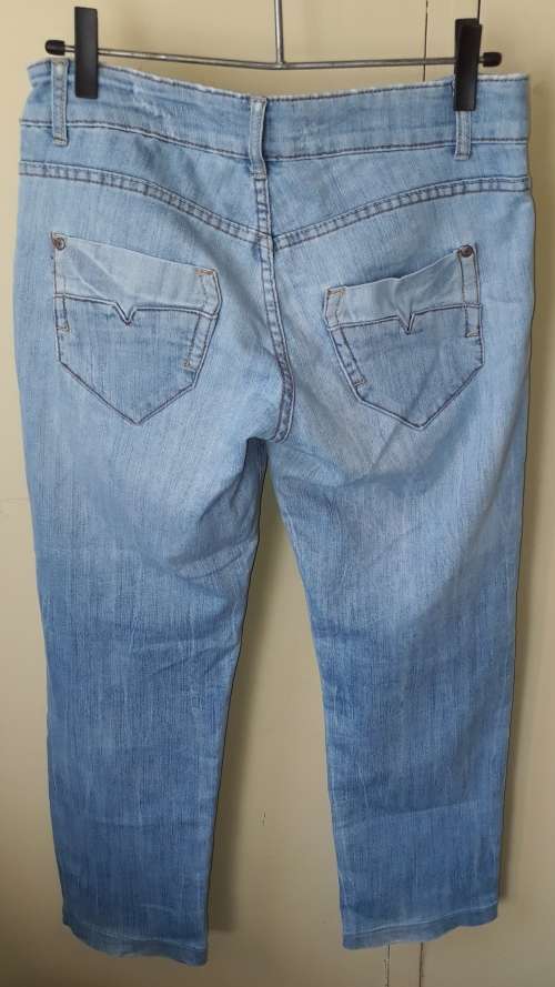 BOYS/LADIES: FADED BLUE JEANS - MAKE: RE - BOY FIT LOW RISE - SIZE: NO SIZE BUT LOOKS SMALL 8-10