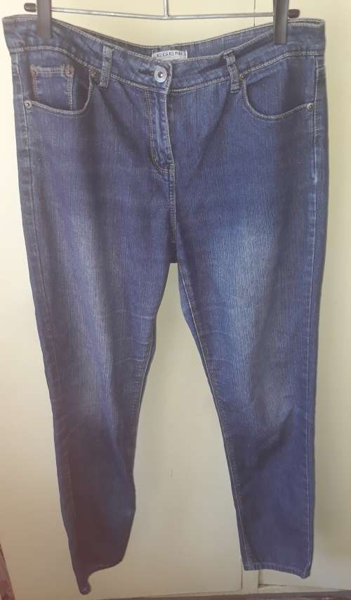 LADIES: BLUE JEANS - MAKE: LEGEND - SIZE: 12