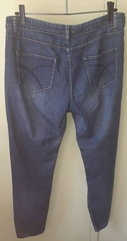 LADIES: BLUE JEANS - MAKE: LEGEND - SIZE: 12