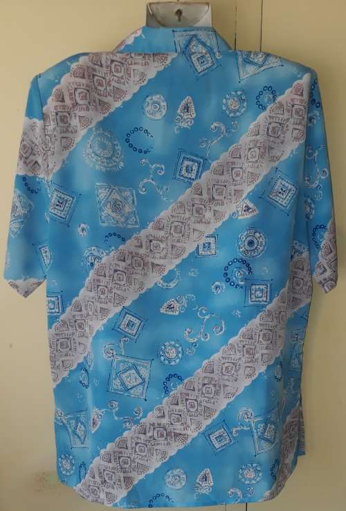 LADIES: BLUE MULTI COLORED BLOUSE WITH SHOULDER PADS - MAKE: NO MAKE - SIZE: NO SIZE