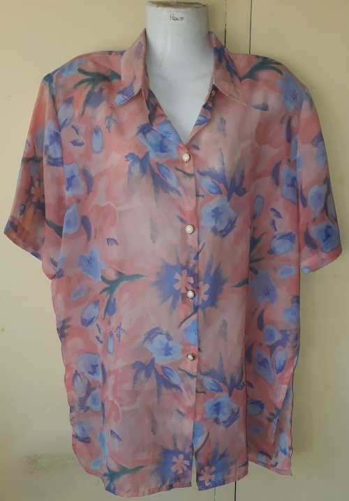 LADIES: THIN ORANGE MULTI COLO BLOUSE WITH SHOULDER PADS  - MAKE: NEW STAR - SIZE: NO SIZE