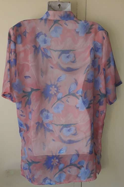 LADIES: THIN ORANGE MULTI COLO BLOUSE WITH SHOULDER PADS  - MAKE: NEW STAR - SIZE: NO SIZE