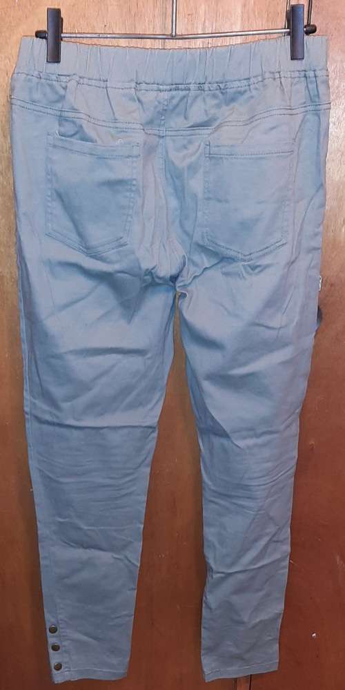 LADIES - OLIVE GREEN PANTS - MAKE - RED - SIZE - 38-14