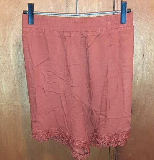 LADIES - BROWN SHORTS - MAKE - BE YOURSELF - SIZE - 44