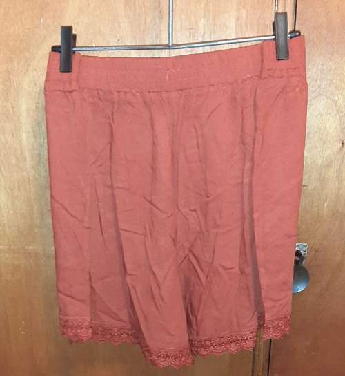 LADIES - BROWN SHORTS - MAKE - BE YOURSELF - SIZE - 44