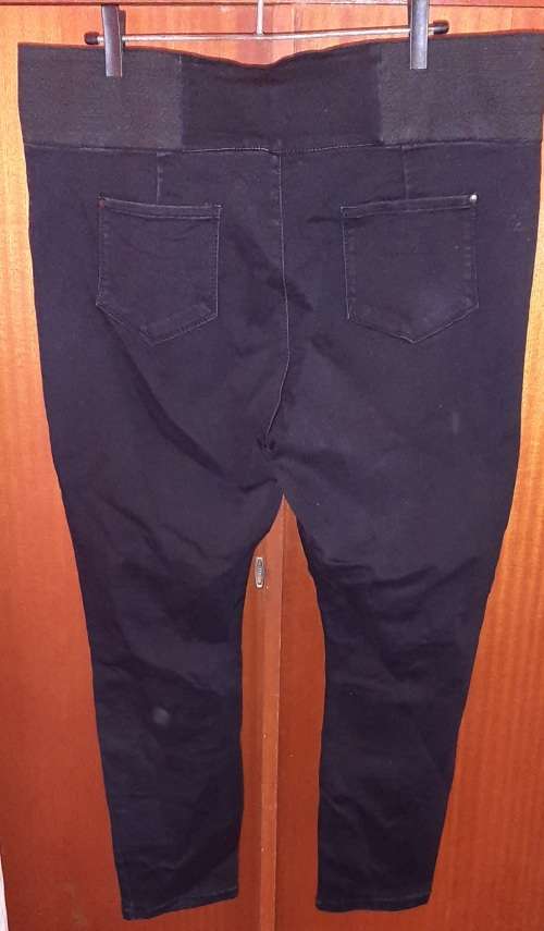 LADIES - BLACK PANTS - MAKE - NO MAKE - SIZE - 44