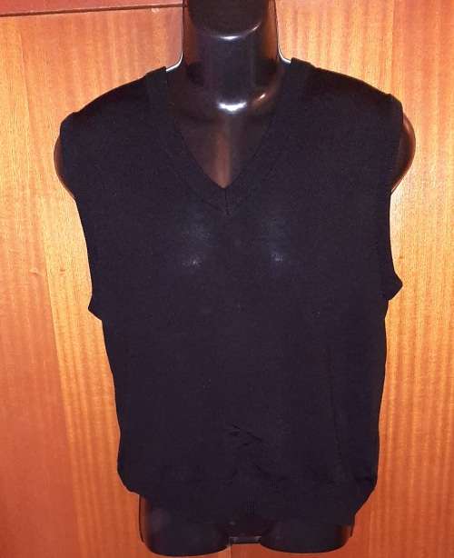 MENS - BLACK PULLOVER - MAKE - THACKERAY - SIZE - L