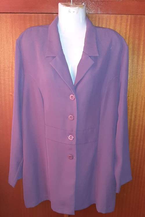 LADIES - PURPLE BLAZER WITH SHOULDER PADS - MAKE - ISTANTE - SIZE - 42