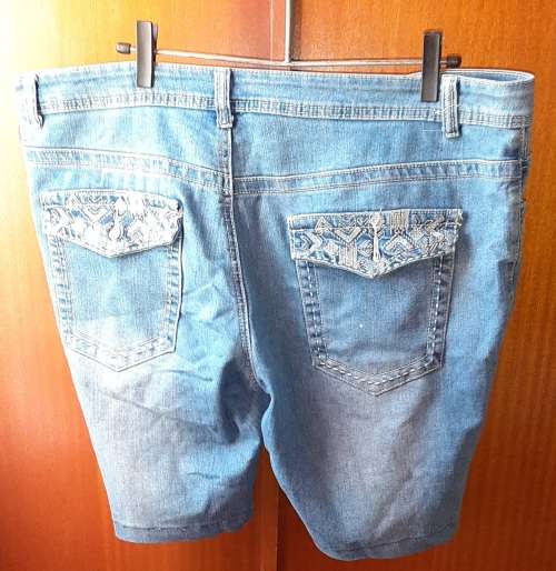 LADIES - BLUE GEANS SHORTS  - MAKE - TRAIL - SIZE - 40