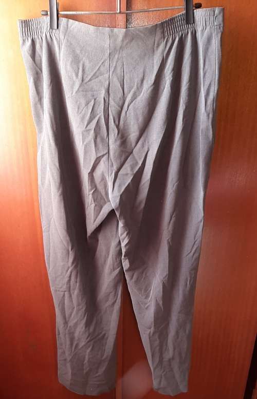 LADIES - GREY PANTS - MAKE - PENNY C - SIZE - 18