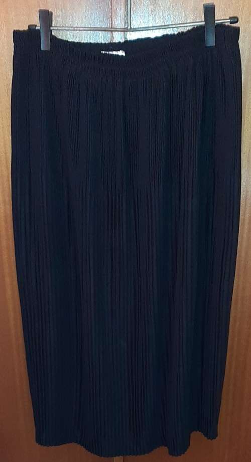 LADIES - LONG BLACK SKIRT - MAKE - NO MAKE - SIZE - NO SIZE