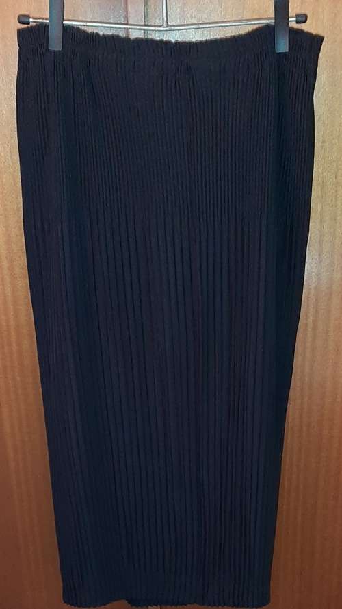 LADIES - LONG BLACK SKIRT - MAKE - NO MAKE - SIZE - NO SIZE