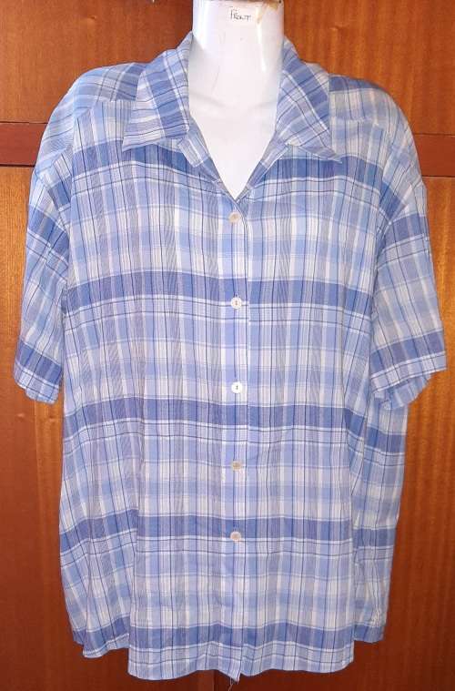 LADIES - MULTI COLORED BLOUSE - MAKE - WOOLWORTHS - SIZE - 18