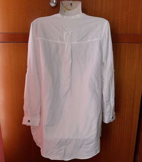LADIES - WHITE SHIRT - MAKE - RED - SIZE - L