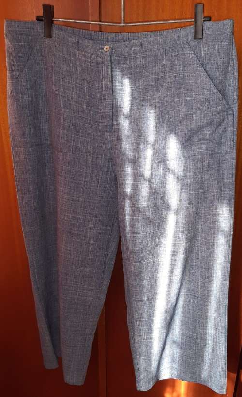 LADIES - MULTI COLORED 3-4 PANTS - MAKE - REAL CLOTHING - SIZE - XL