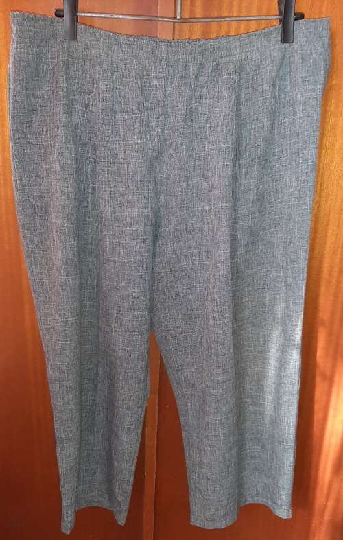 LADIES - GREY 3-4 PANTS - MAKE - REAL CLOTHING - SIZE - XL