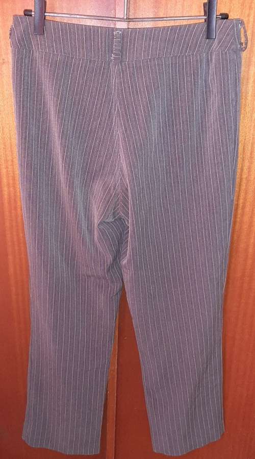 LADIES - GREY AND WHITE PANTS - MAKE - BUZZLINGTON - SIZE - 36