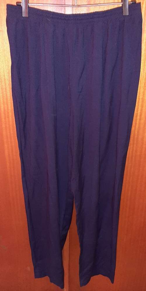 LADIES - BLACK PANTS - MAKE - WOOLWORTHS- SIZE - 16