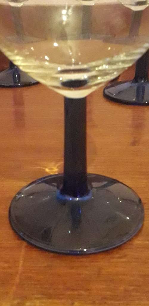 6 BLUE STEM WINE GLASSES JOBLOT