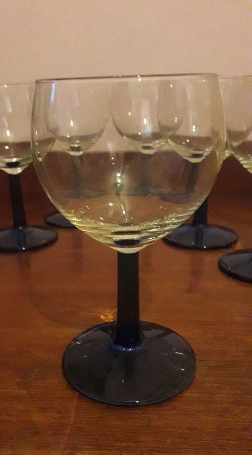 6 BLUE STEM WINE GLASSES JOBLOT