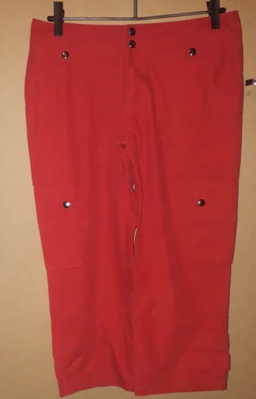 Ladies - Red 3-4 Pants - Make - Rt Denim - Size - 34