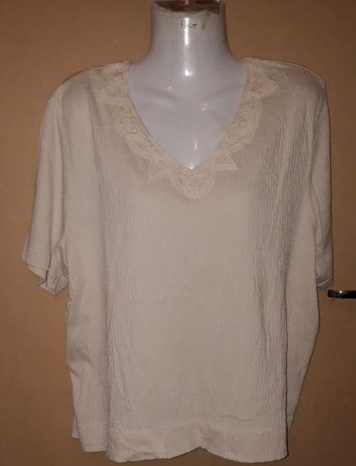 Ladies - Light Beige Top - Make - No Make - Size - ap to ap 60cm, ap to bottom 34cm, bottom 58cm