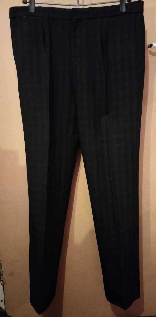 Mens - Black Pants - Make - no make - Size - looks 34 or 36