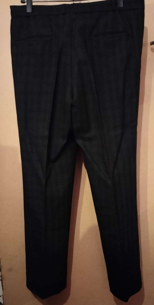 Mens - Black Pants - Make - no make - Size - looks 34 or 36