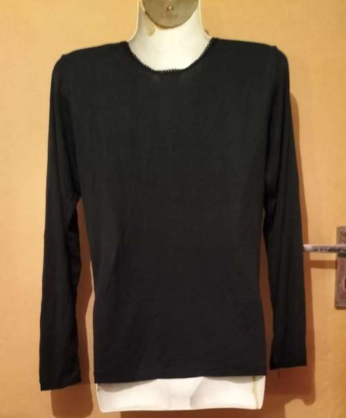 Ladies - Black Top - Make - no make - Size - no size