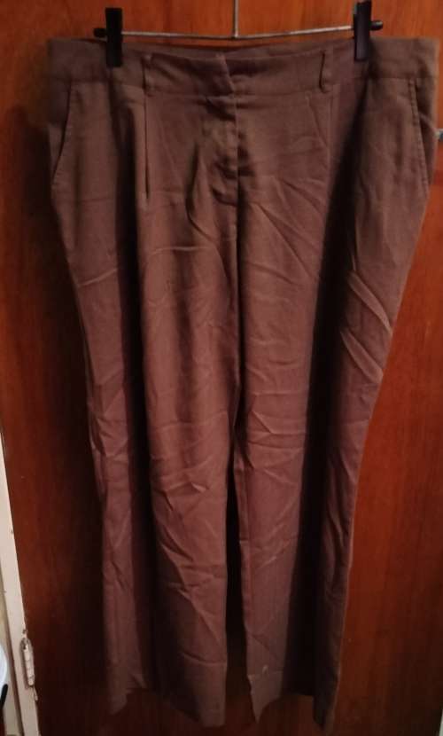 Ladies - Brown Pants - Make - Legend - Size - 18