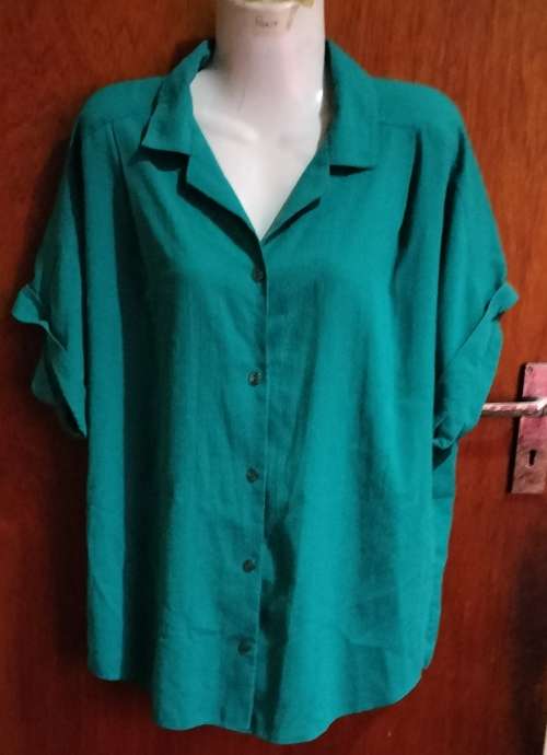 Ladies - Green  Blouse - Make - no make - Size - no size