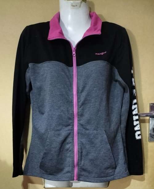 Ladies - Multicolored Sports Sweater  - Make - Maxed - Size - SS