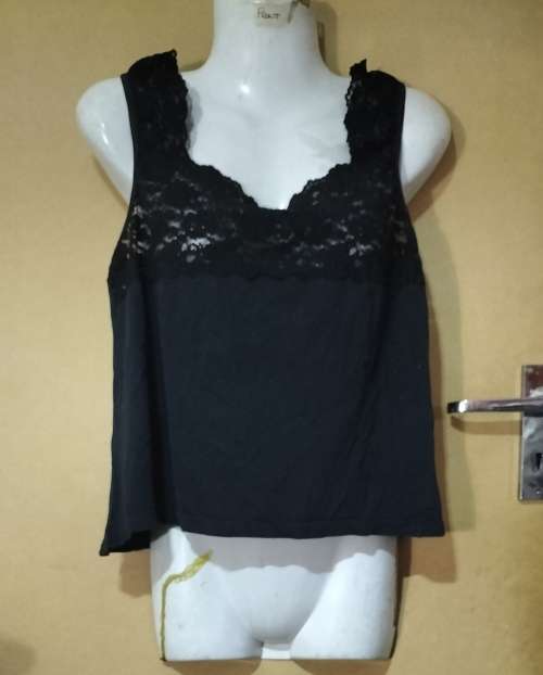 Ladies -  Black Top - Make - Shelley - Size - Large