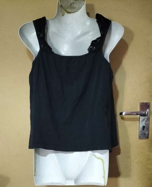 Ladies -  Black Top - Make - Shelley - Size - Large