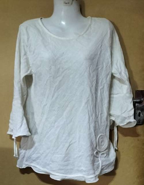 Ladies - White Top - Make - No Make - Size - No Size