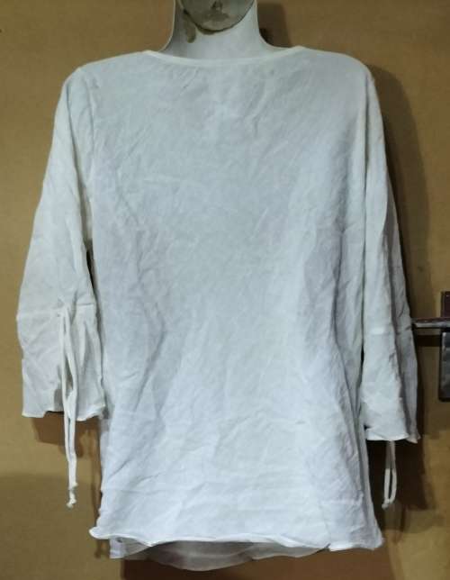 Ladies - White Top - Make - No Make - Size - No Size