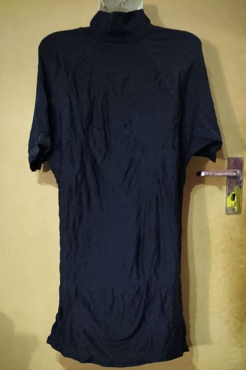 Ladies - Long Black Top - Make - Ocean Bay - Size - no size