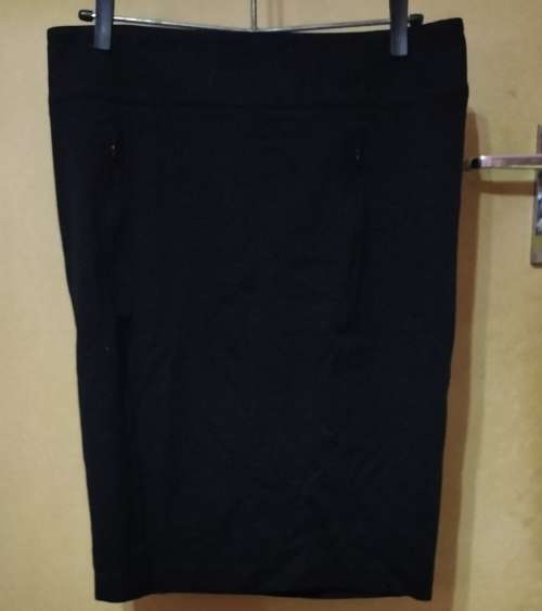 Ladies - Black Skirt with Pockets - Make - Trenery - Size - M